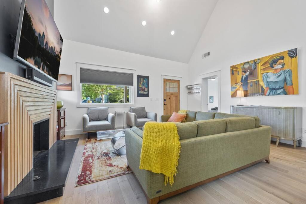 Designer Home: King Beds, Luxe Bath+Free Parking! Atlanta Exterior foto