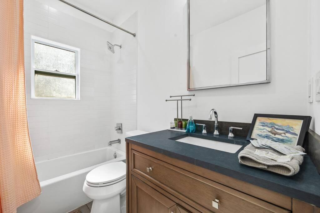 Designer Home: King Beds, Luxe Bath+Free Parking! Atlanta Exterior foto